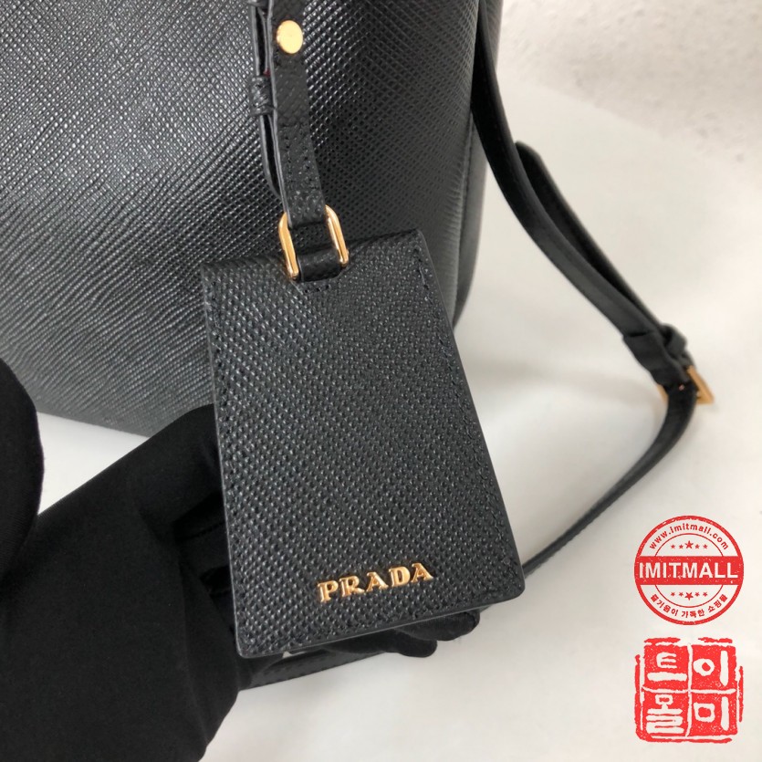 prada_xxxxx_big_00006.jpg