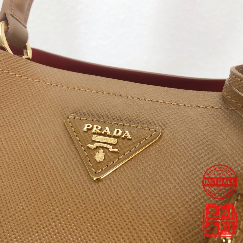 prada_xxxxx_big_00005.jpg