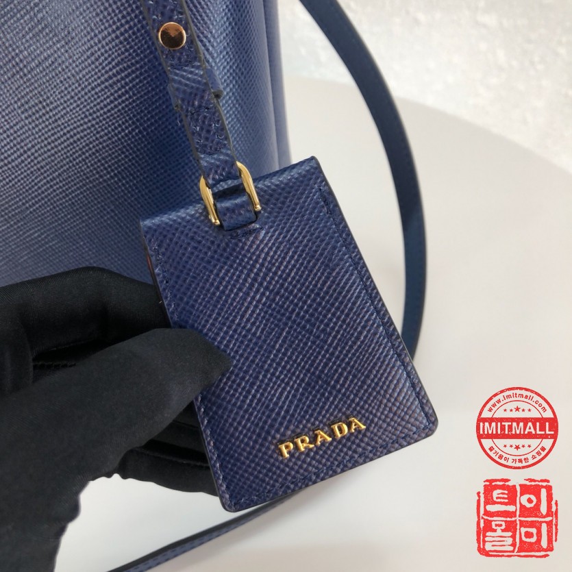 prada_xxxxx_big_00006.jpg