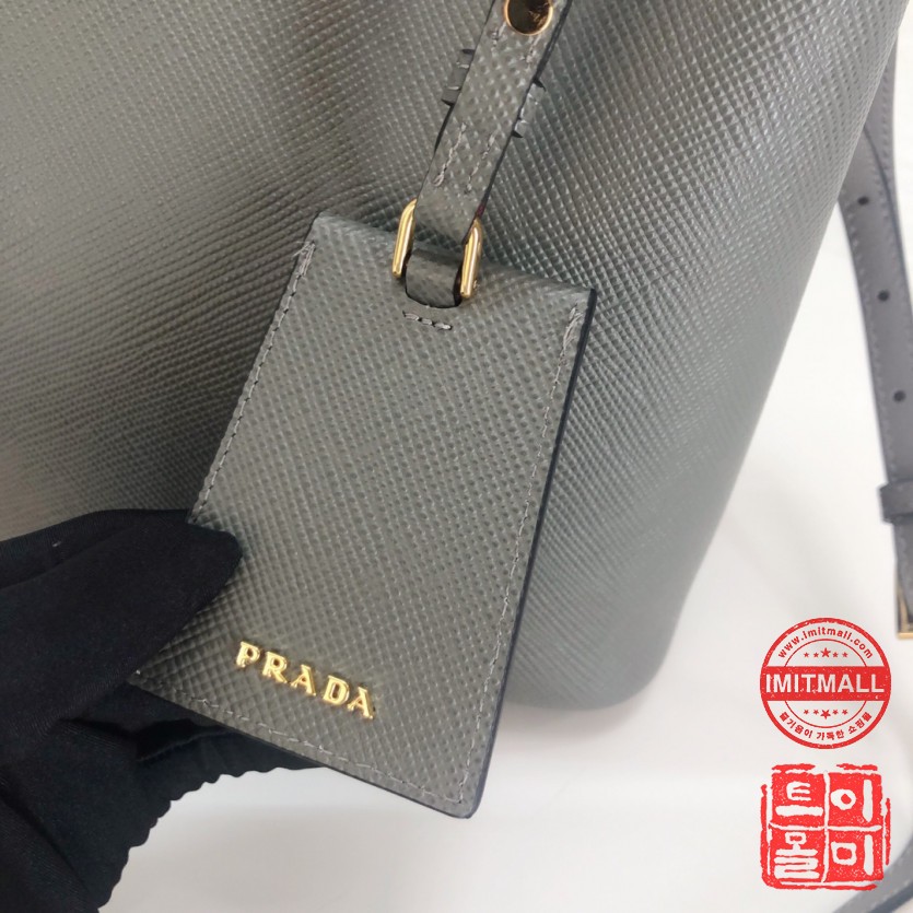 prada_xxxxx_big_00006.jpg