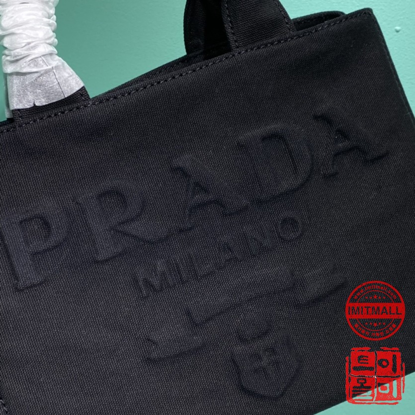 prada_xxxxx_big_00006.jpg