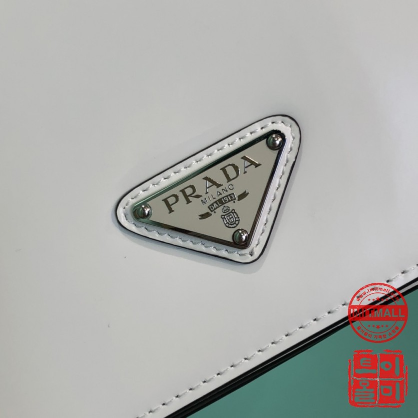 prada_xxxxx_big_00004.jpg