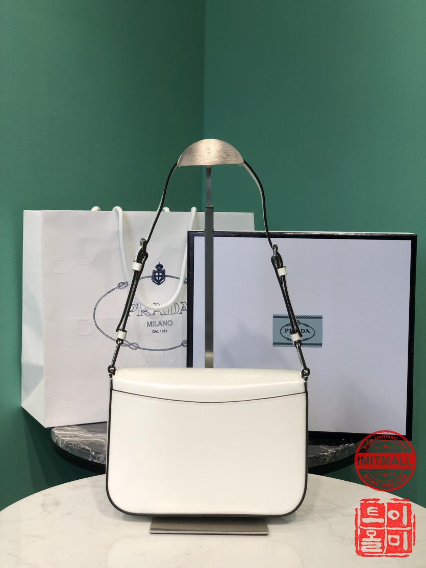 prada_xxxxx_big_00003.jpg