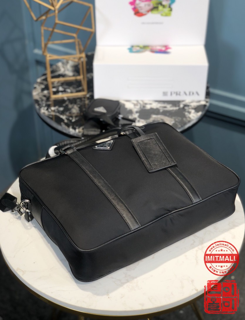 prada_xxxxx_big_00004.jpg