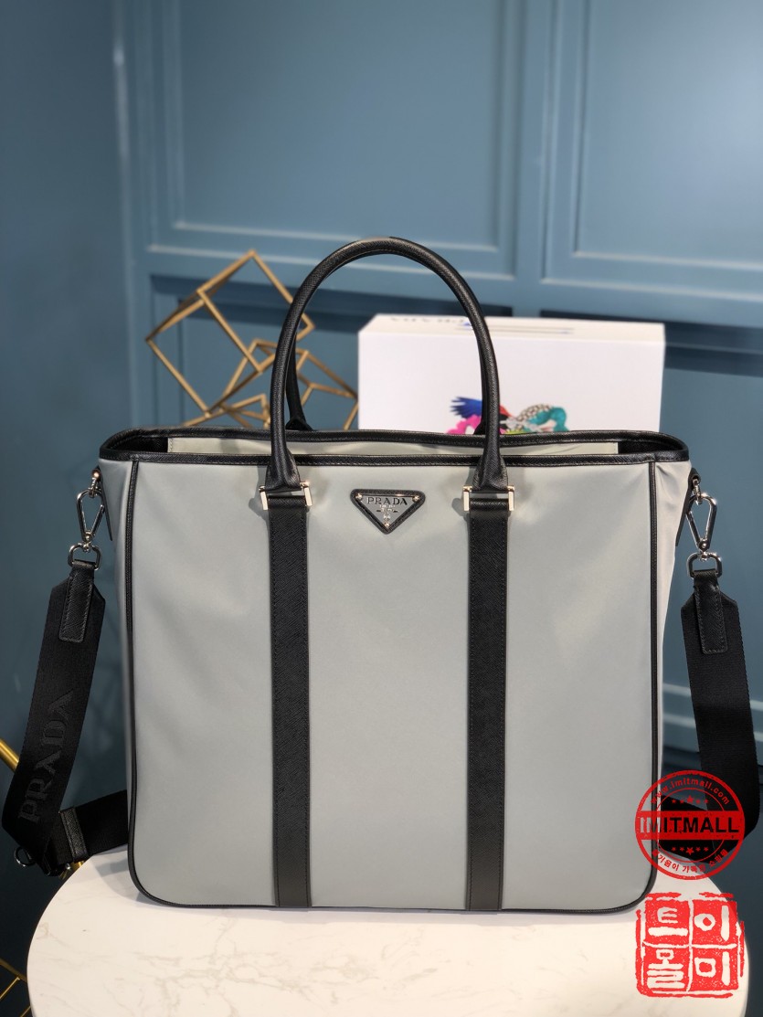 prada_xxxxx_big_00001.jpg