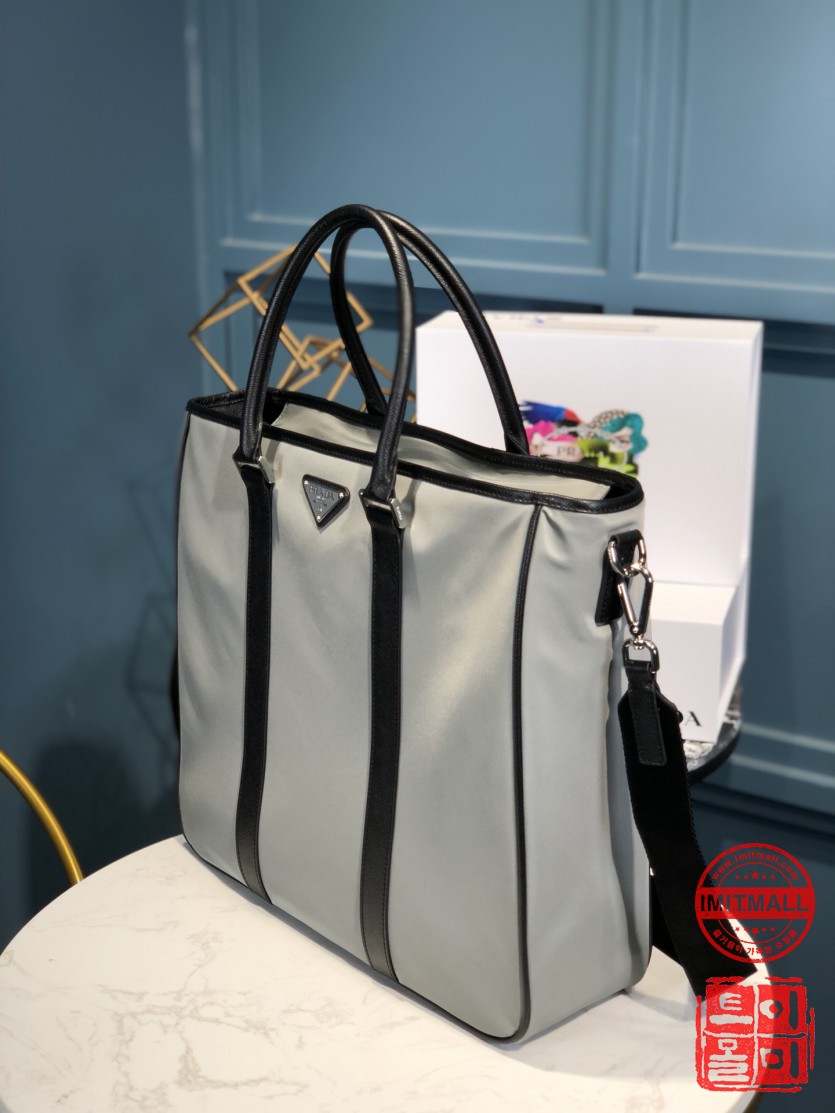 prada_xxxxx_big_00002.jpg