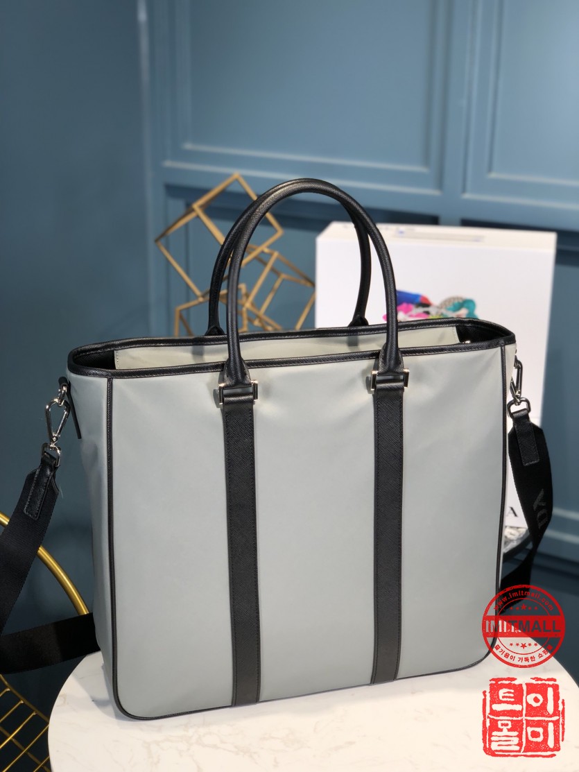 prada_xxxxx_big_00003.jpg