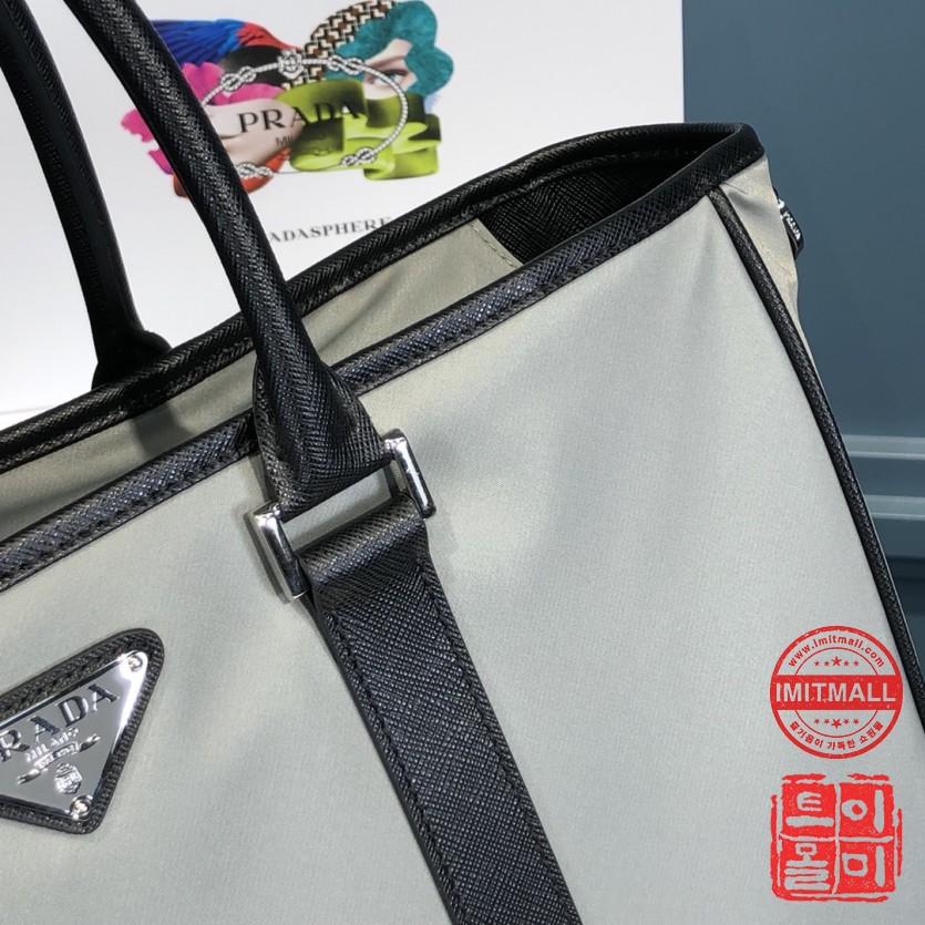 prada_xxxxx_big_00007.jpg