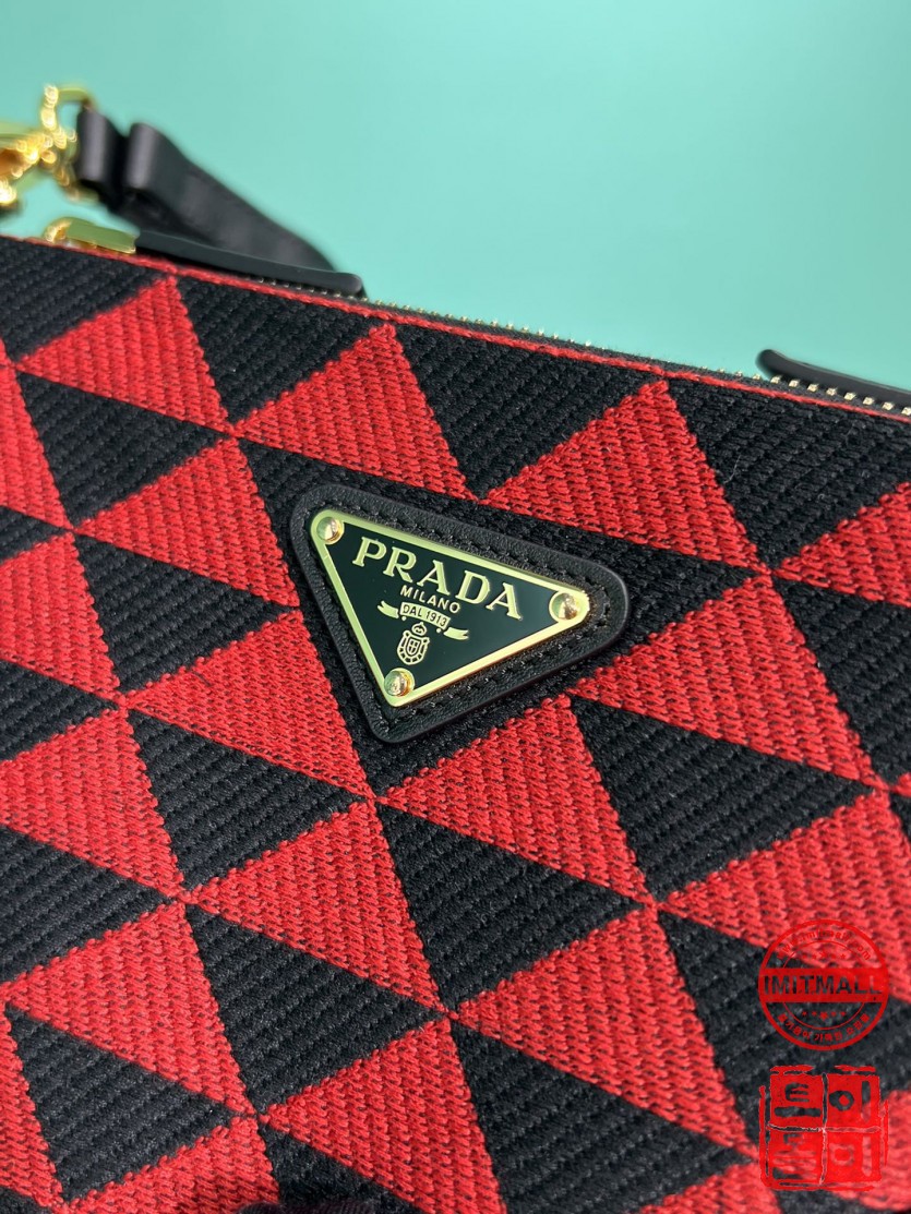 prada_xxxxx_big_00005.jpg