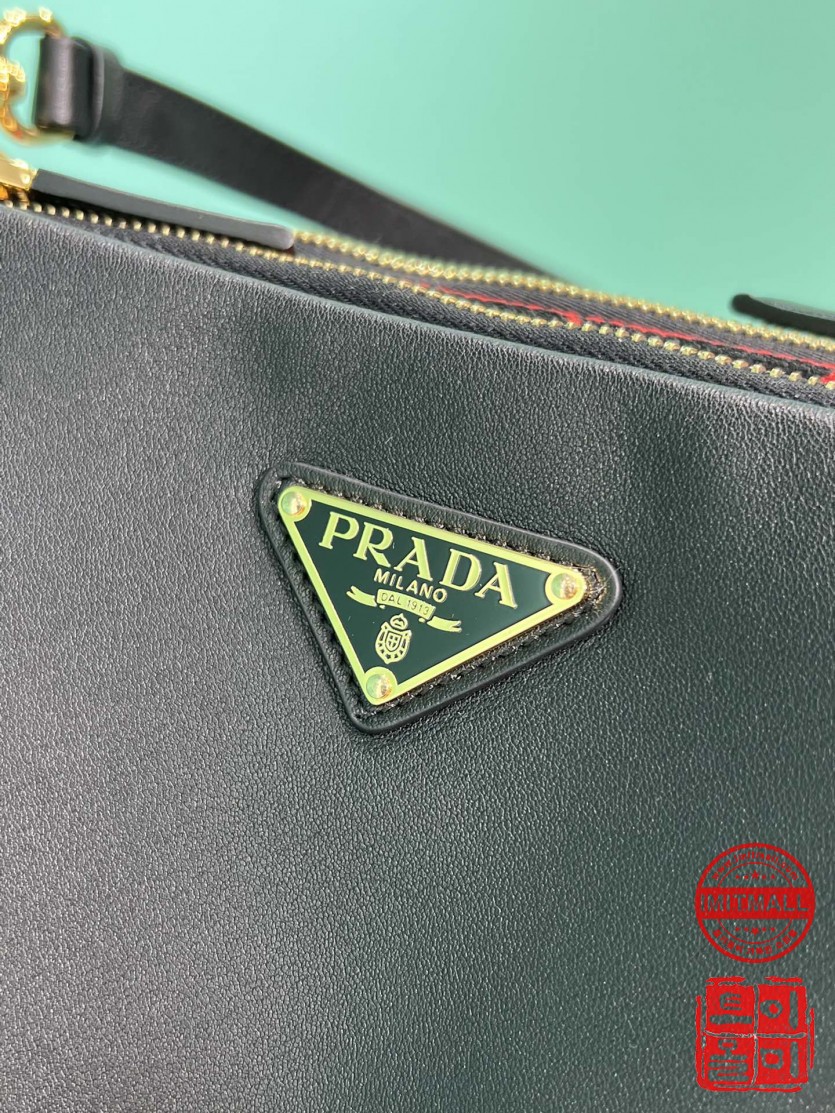 prada_xxxxx_big_00006.jpg