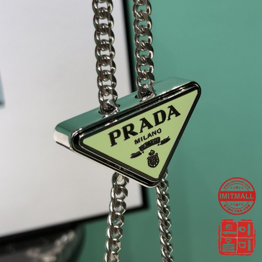 prada_xxxxx_big_00007.jpg