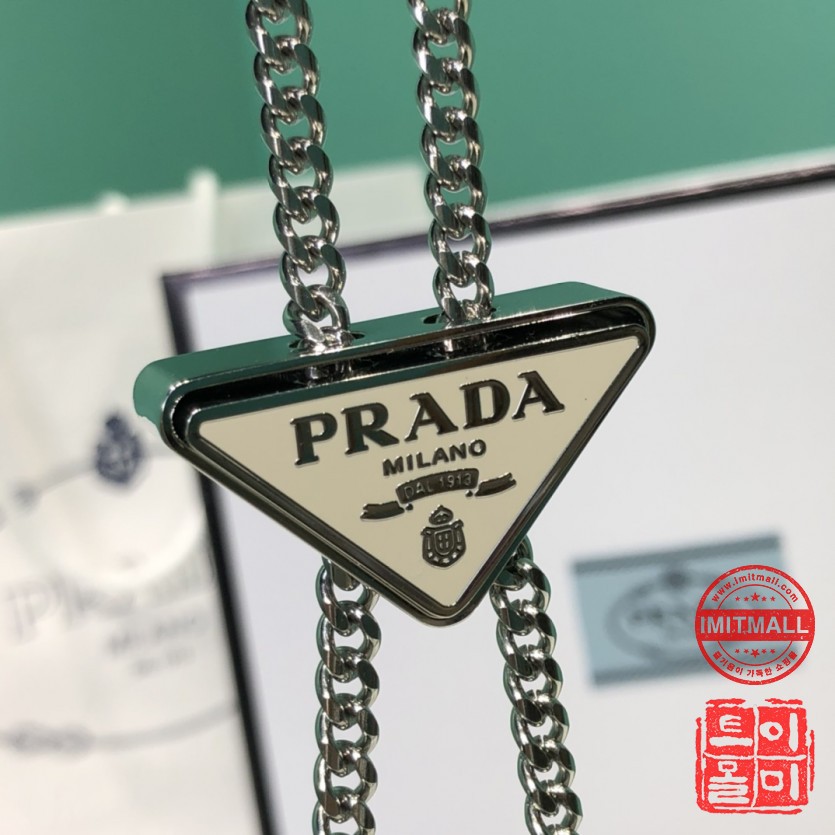 prada_xxxxx_big_00007.jpg