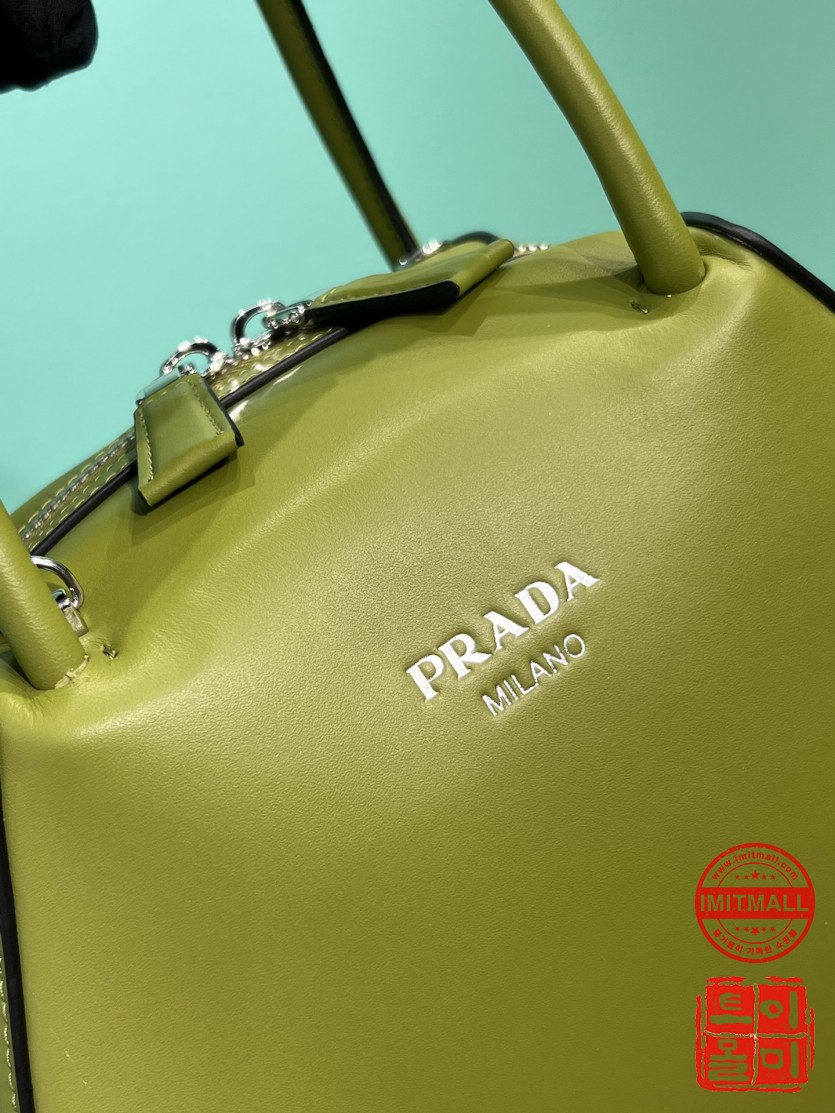 prada_xxxxx_big_00005.jpg