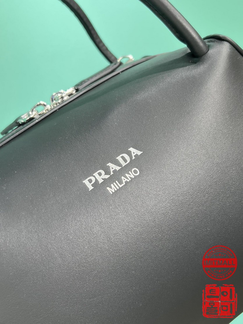 prada_xxxxx_big_00005.jpg