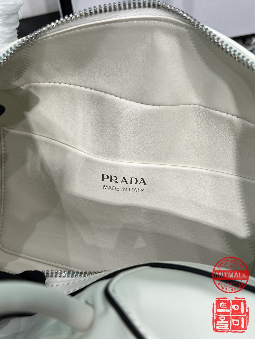 prada_xxxxx_big_00008.jpg