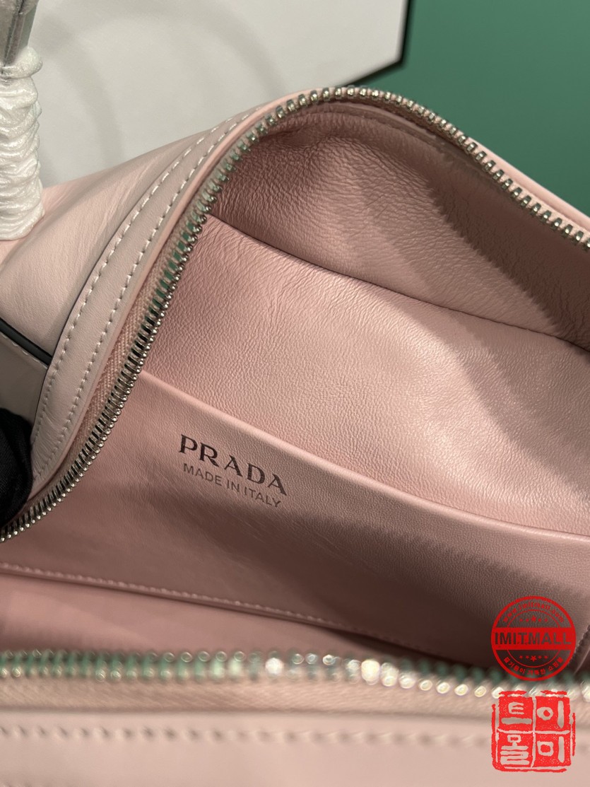 prada_xxxxx_big_00008.jpg