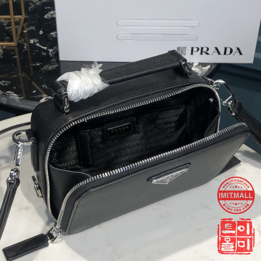 prada_xxxxx_big_00009.jpg