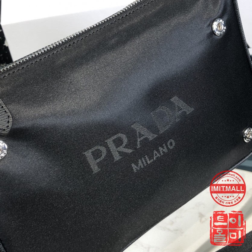 prada_xxxxx_big_00007.jpg