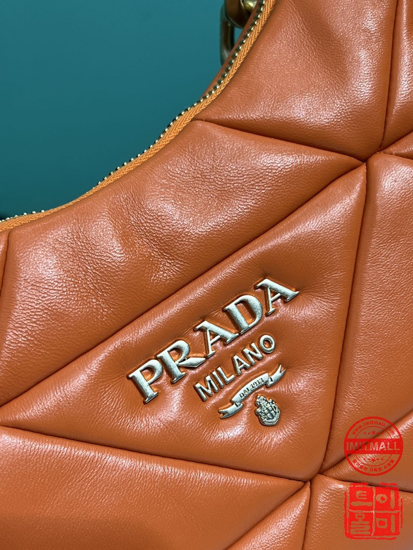 prada_xxxxx_big_00005.jpg