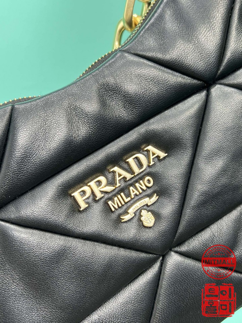 prada_xxxxx_big_00005.jpg