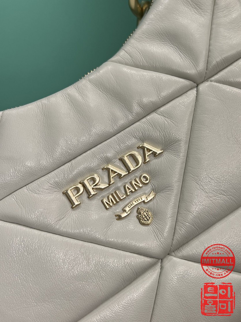 prada_xxxxx_big_00004.jpg