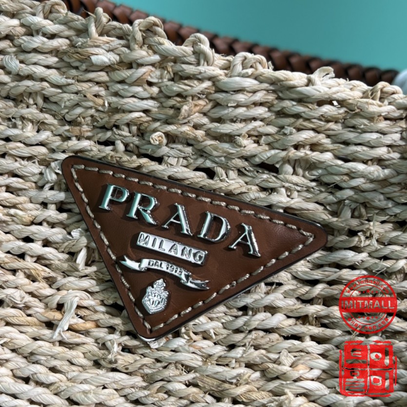 prada_xxxxx_big_00005.jpg