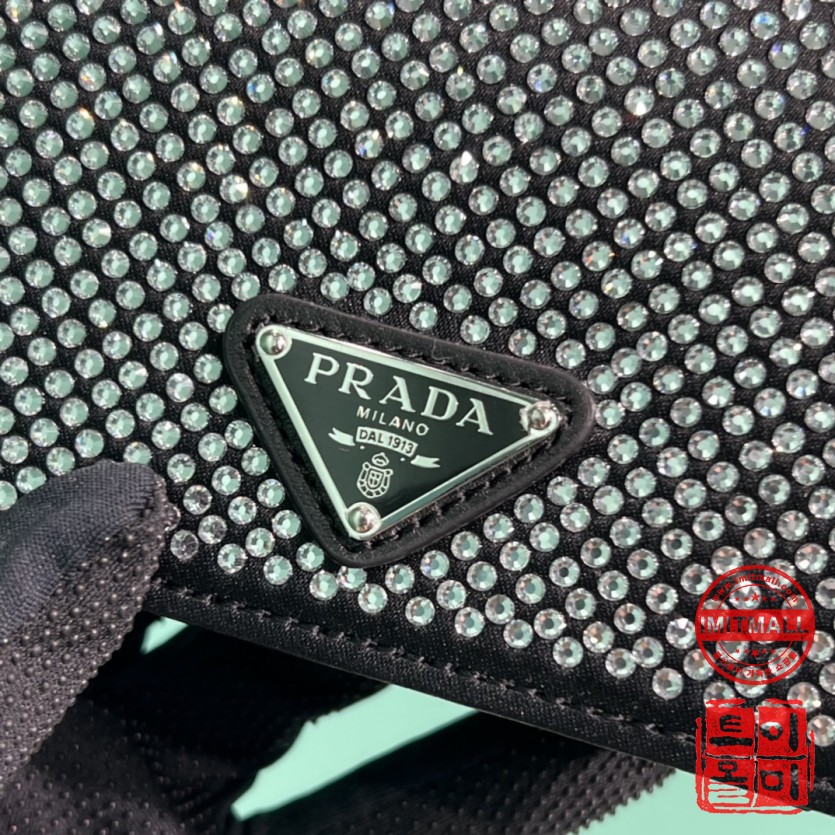 prada_xxxxx_big_00005.jpg