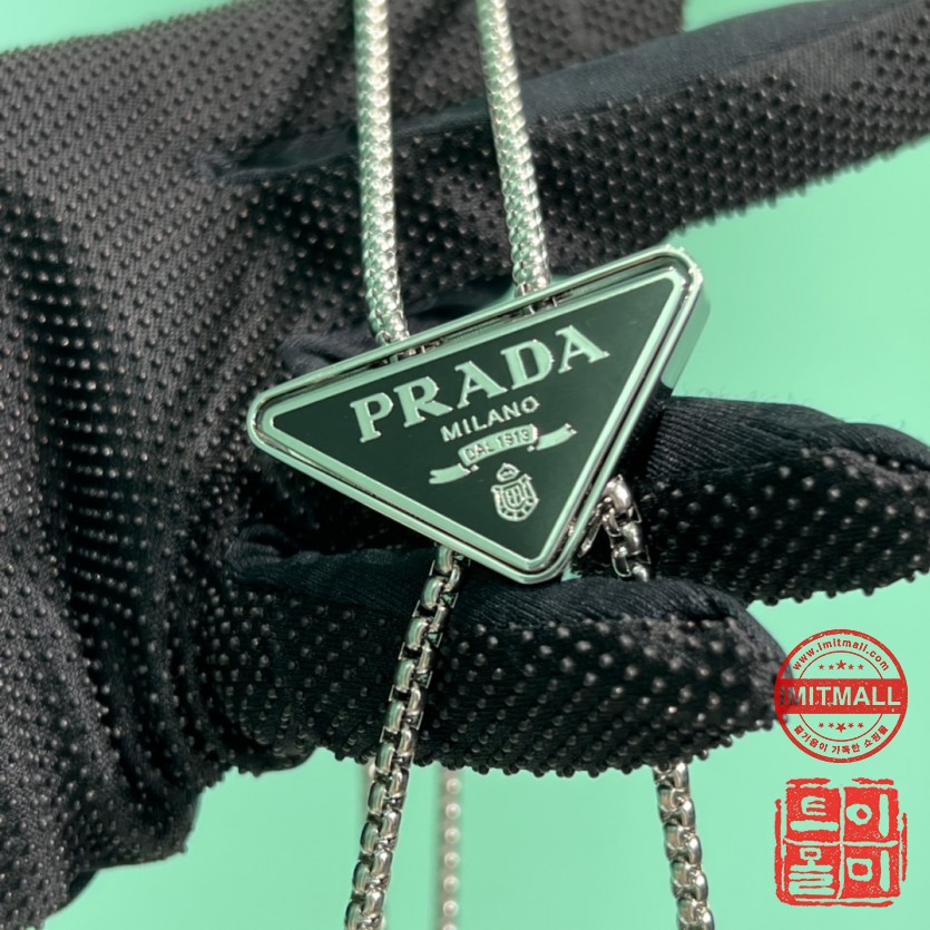 prada_xxxxx_big_00007.jpg