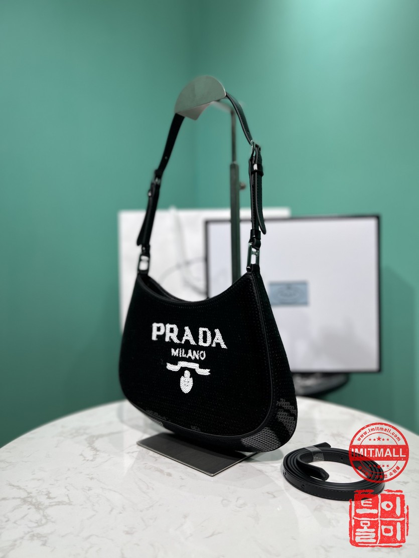 prada_xxxxx_big_00002.jpg