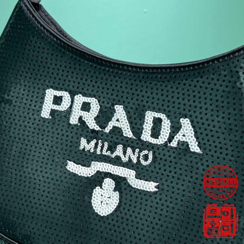 prada_xxxxx_big_00004.jpg