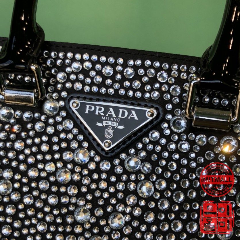 prada_xxxxx_big_00006.jpg