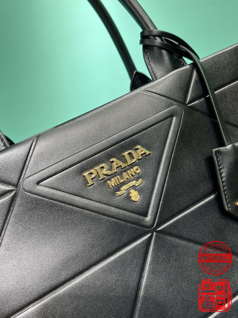 prada_xxxxx_big_00006.jpg