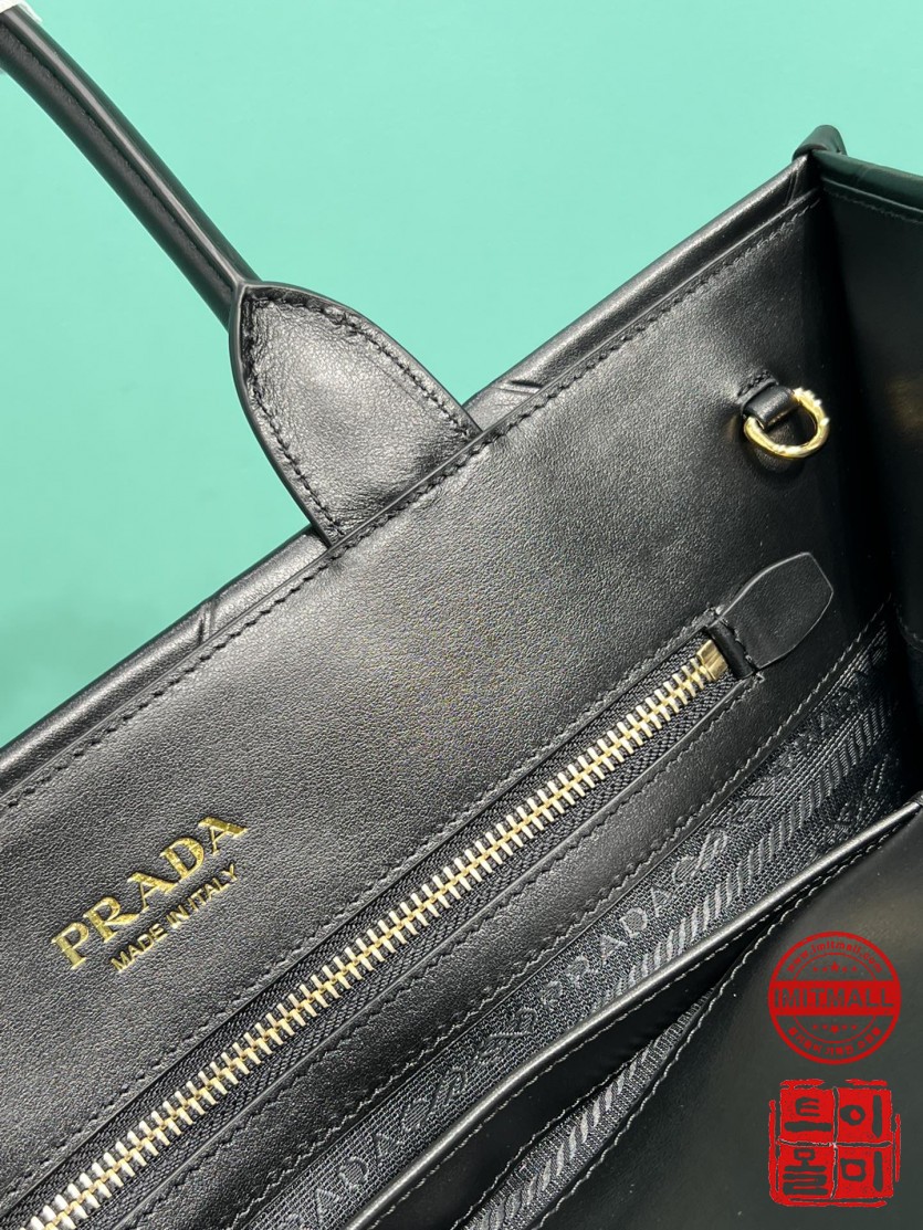 prada_xxxxx_big_00009.jpg