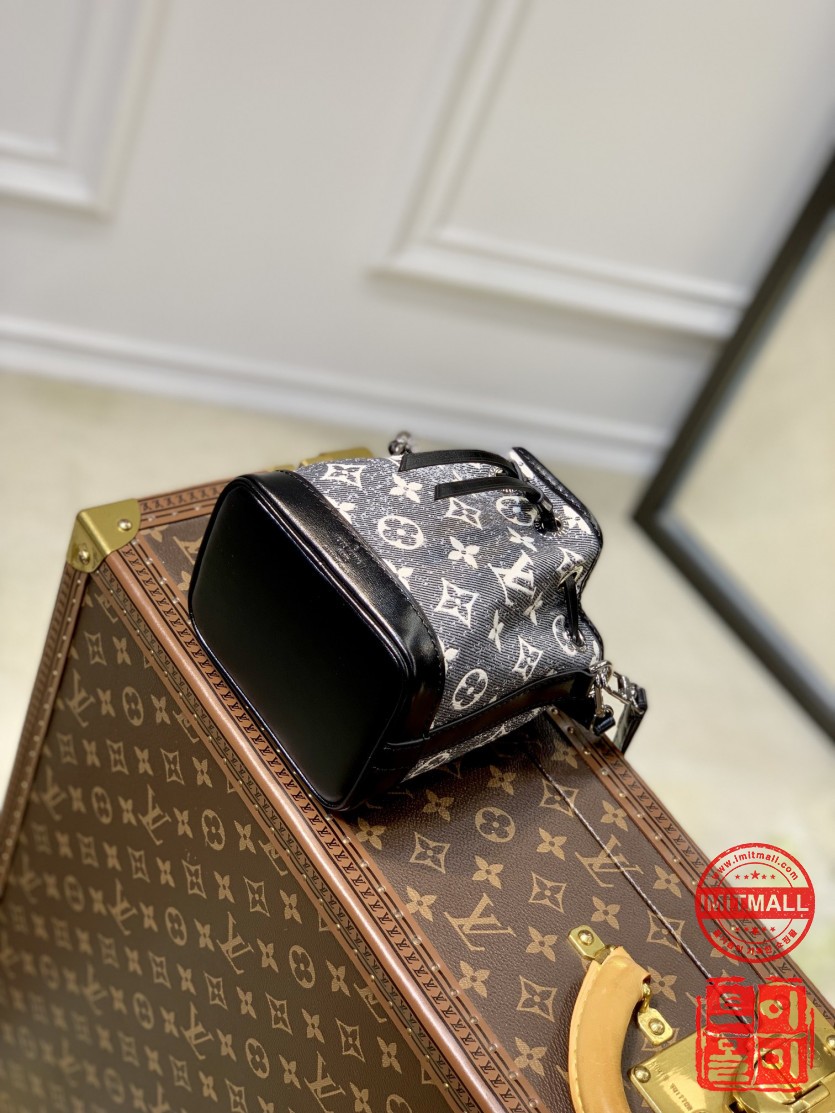 louis_vuitton_xxxxx_big_00004.jpg