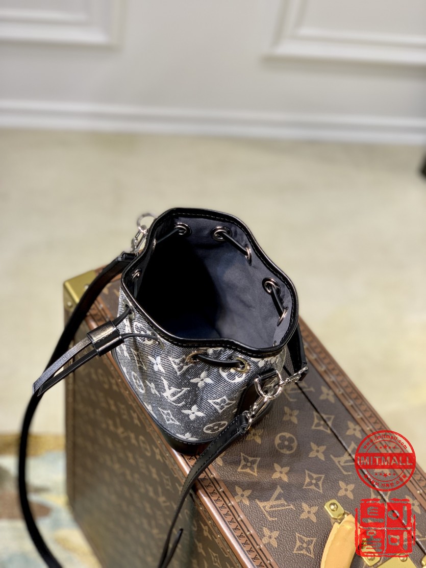 louis_vuitton_xxxxx_big_00008.jpg