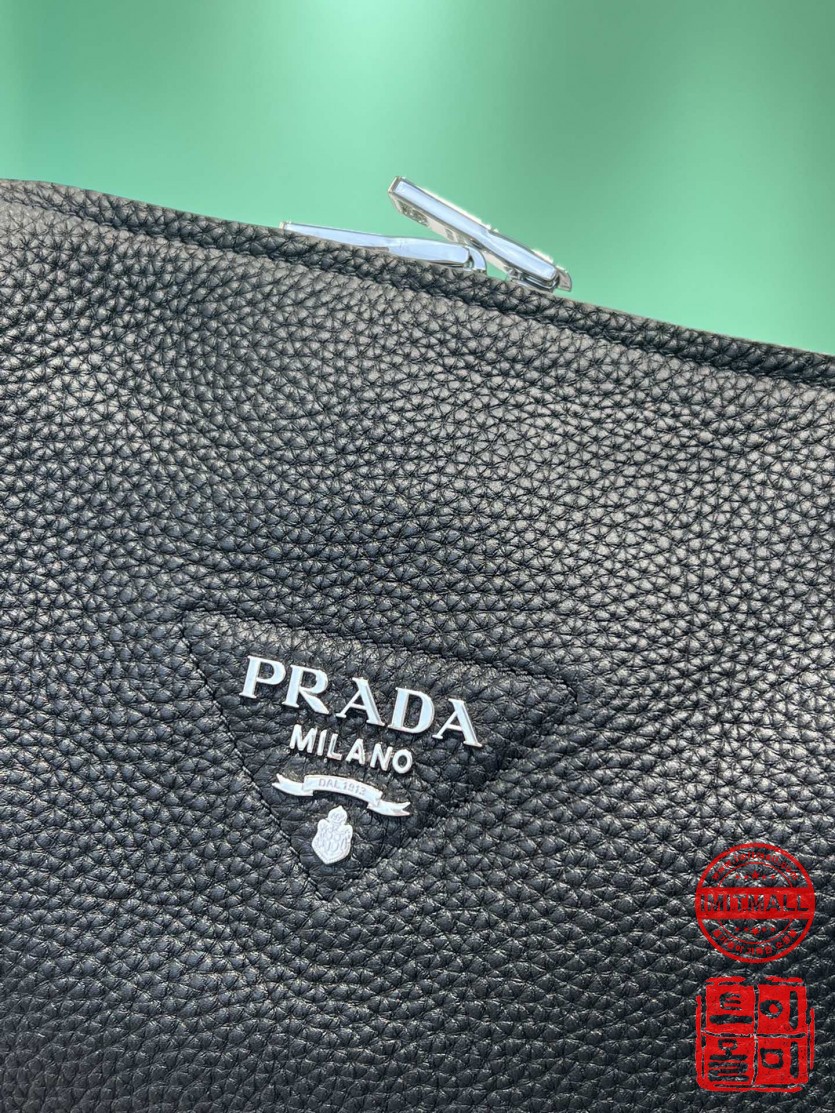 prada_xxxxx_big_00005.jpg