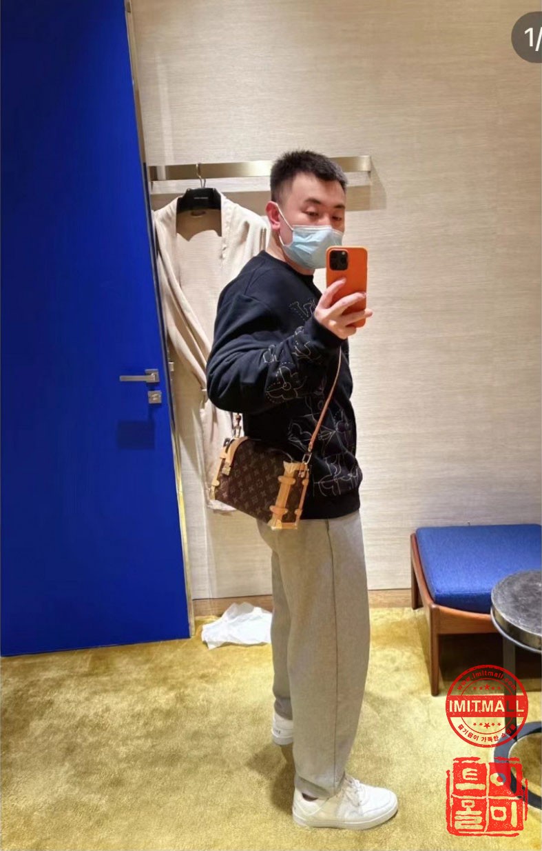 louis_vuitton_xxxxx_big_00010.jpg