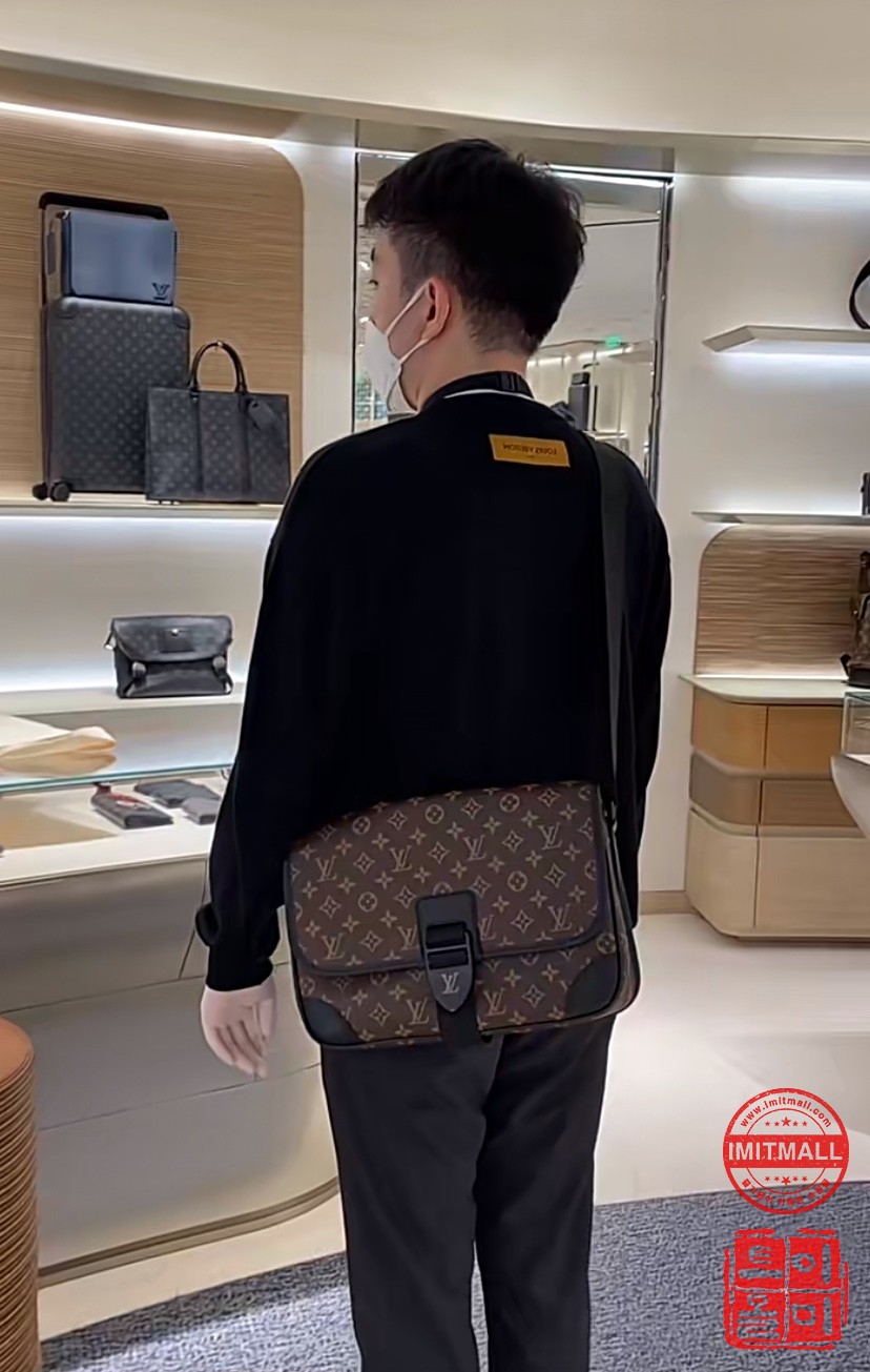 louis_vuitton_xxxxx_big_00010.jpg