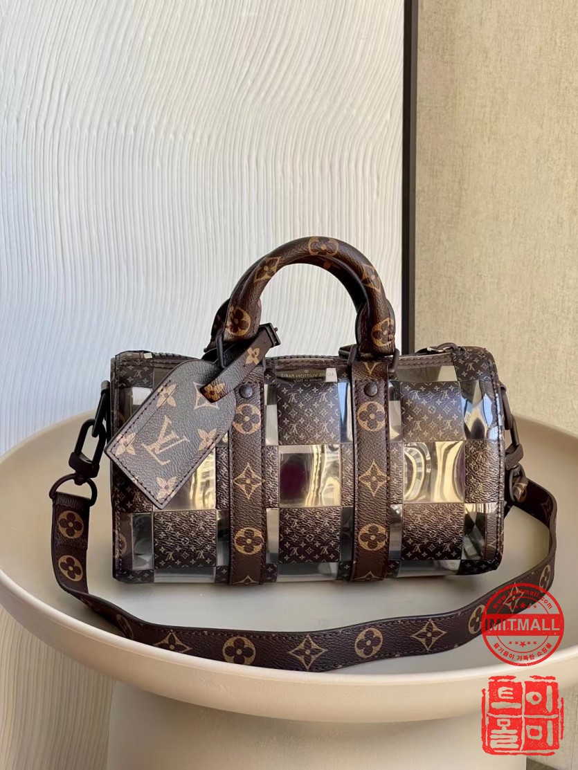 louis_vuitton_xxxxx_big_00001.jpg