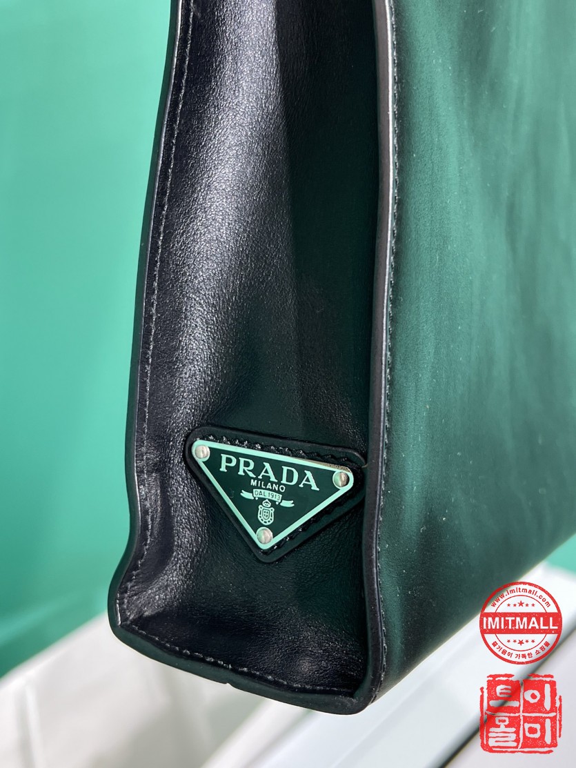 prada_xxxxx_big_00006.jpg