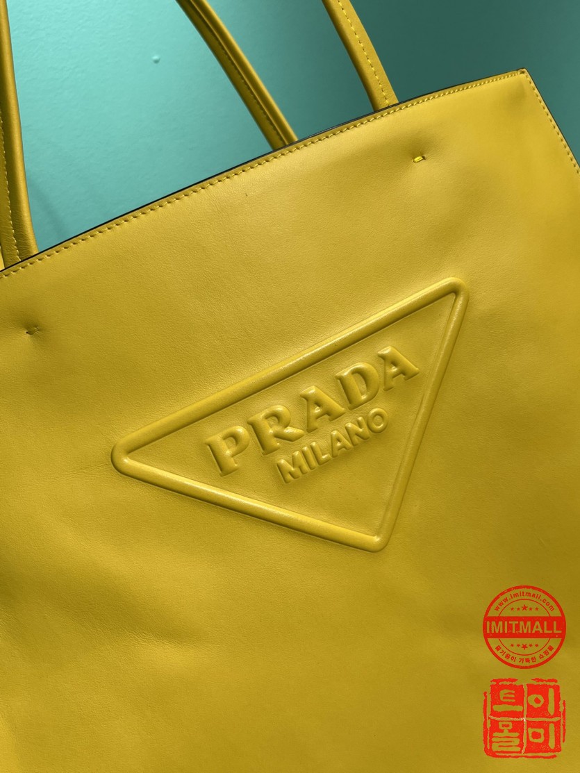 prada_xxxxx_big_00005.jpg