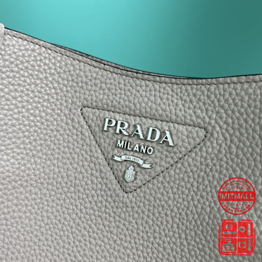 prada_xxxxx_big_00007.jpg
