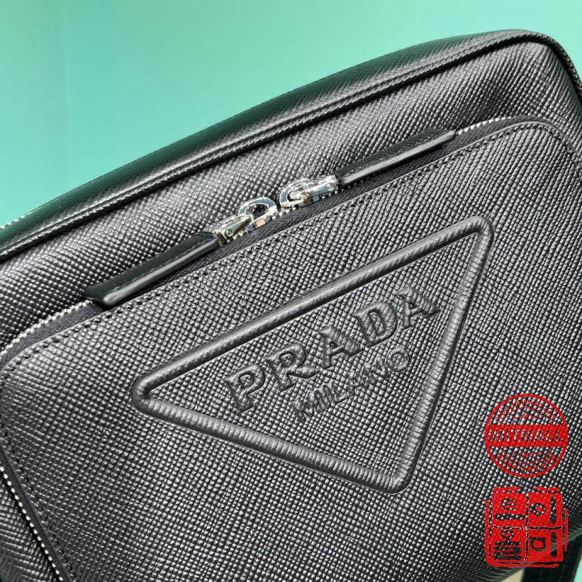 prada_xxxxx_big_00005.jpg