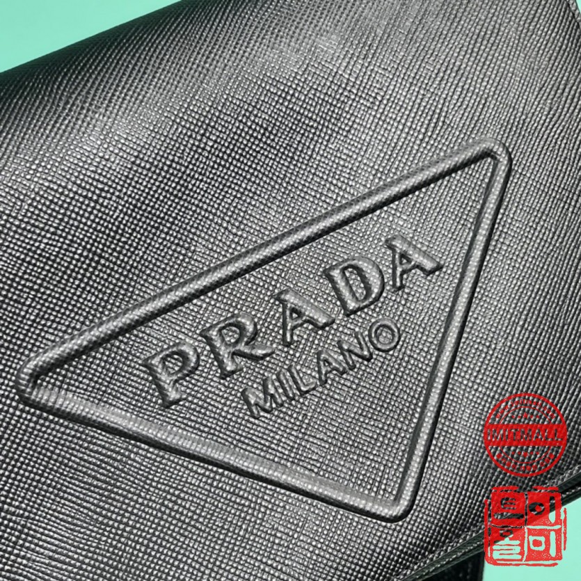 prada_xxxxx_big_00007.jpg