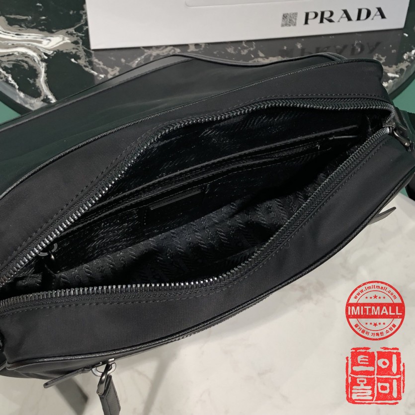 prada_xxxxx_big_00009.jpg