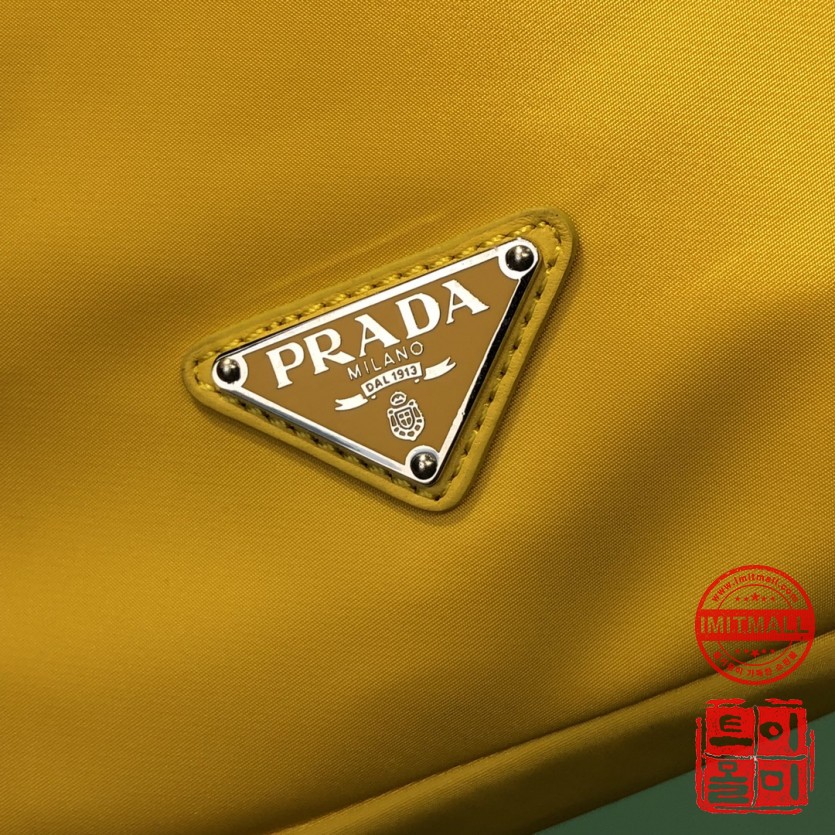 prada_xxxxx_big_00004.jpg