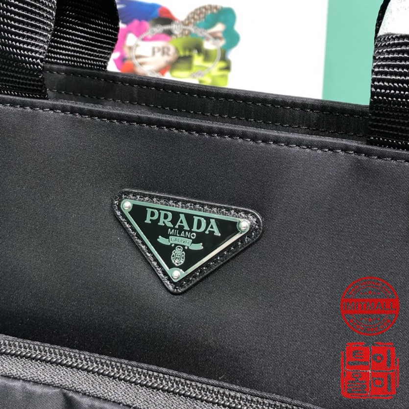 prada_xxxxx_big_00008.jpg