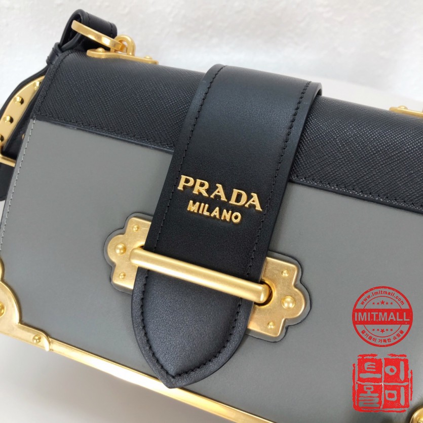 prada_xxxxx_big_00005.jpg