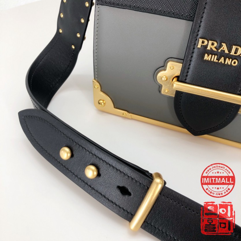 prada_xxxxx_big_00007.jpg