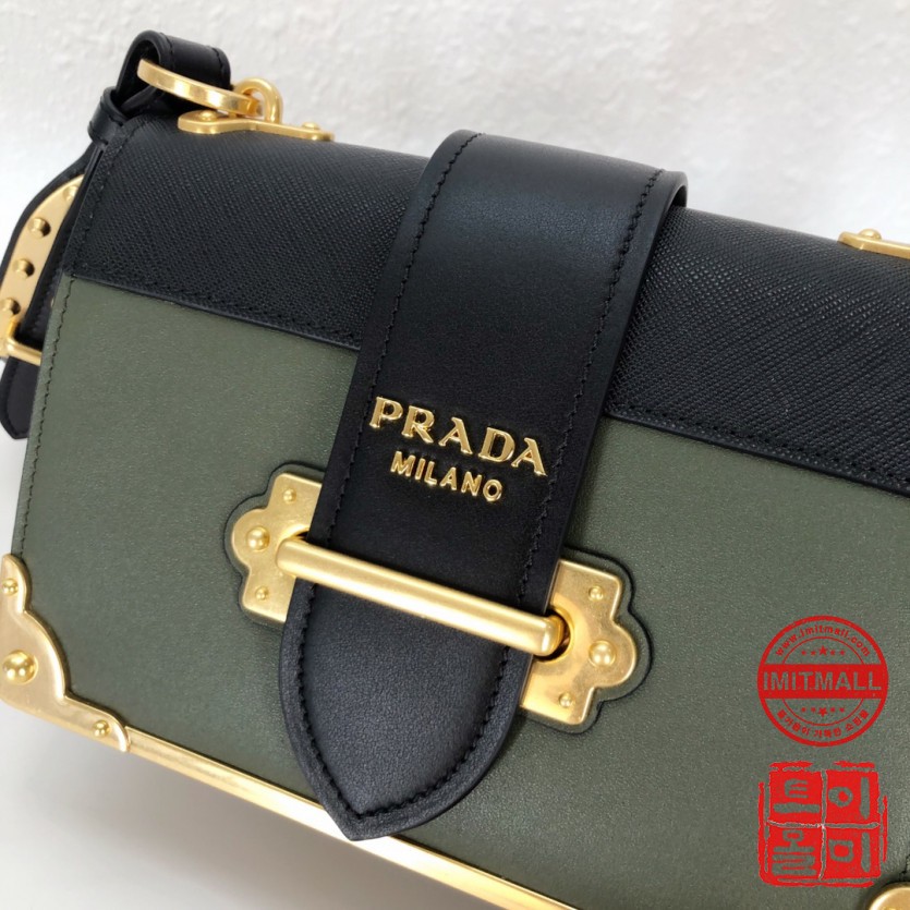 prada_xxxxx_big_00005.jpg